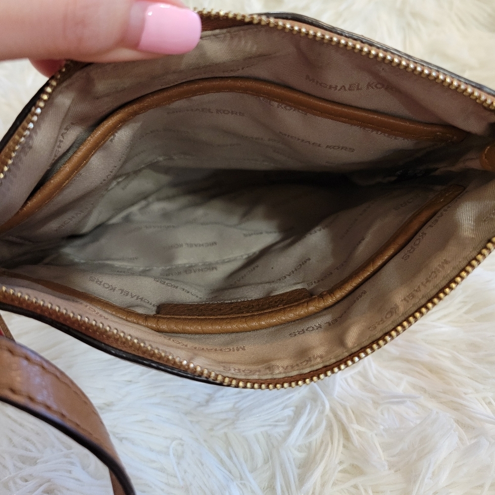 Michael Kors Brown Small crossbody bag - Picture 8 of 16